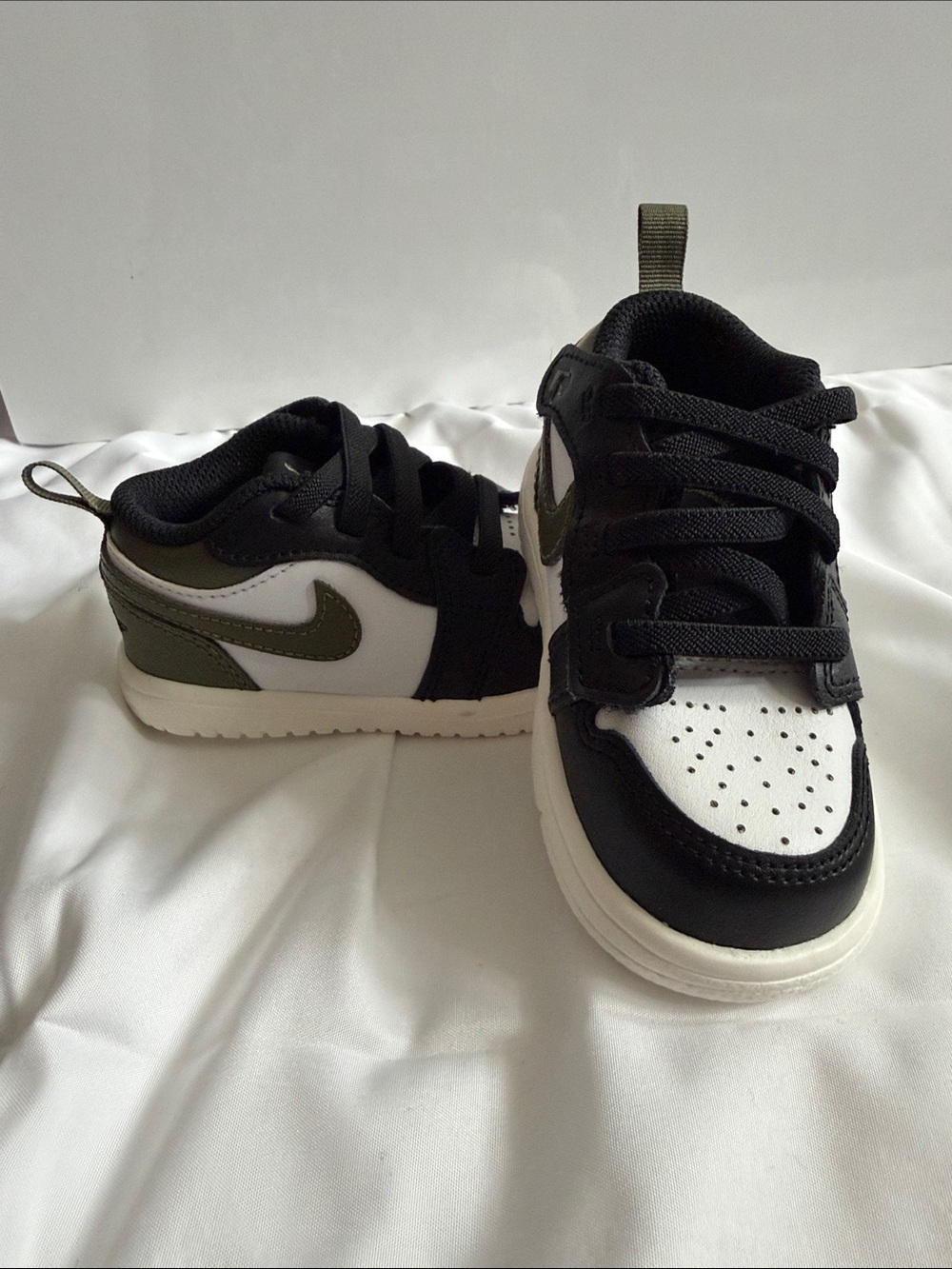 Nike Jordan 1 ALT in Black, White & Olive Easy On 6C